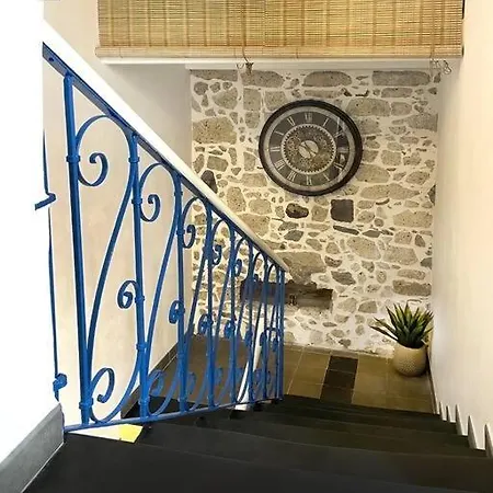 Historic House In Center *